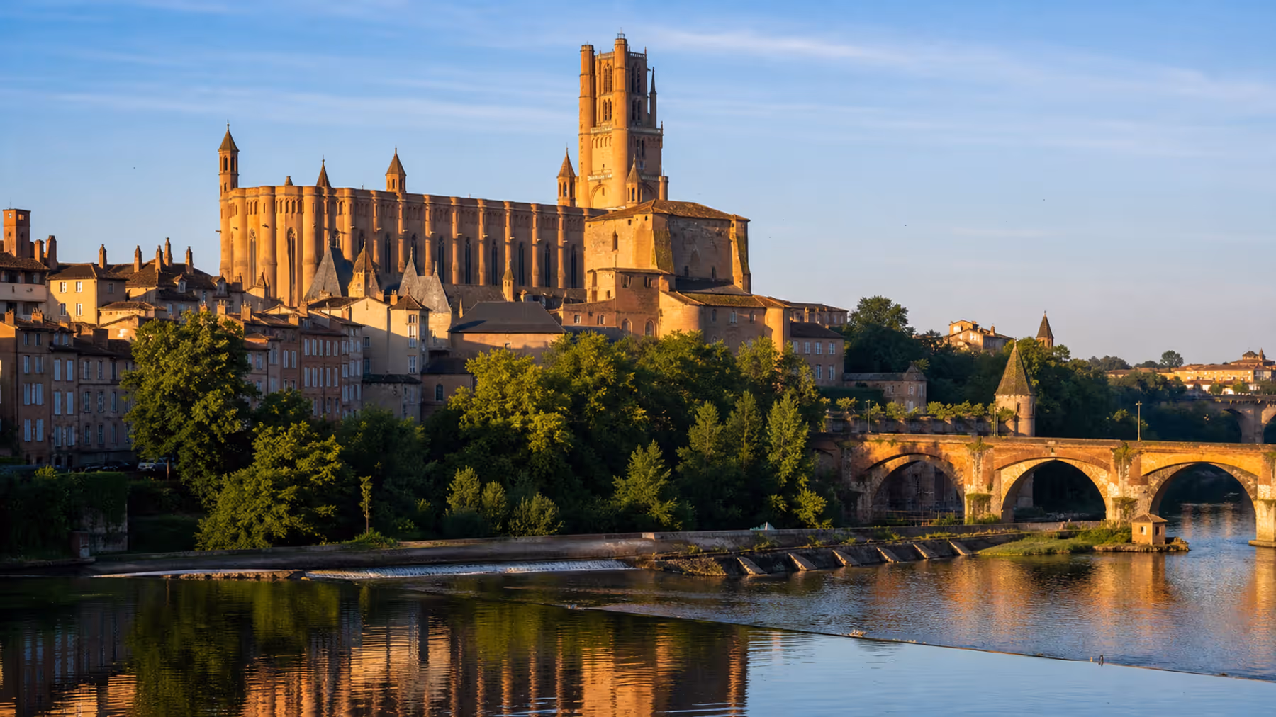 Cathédrale Sainte-Cécile et berges du Tarn à Albi