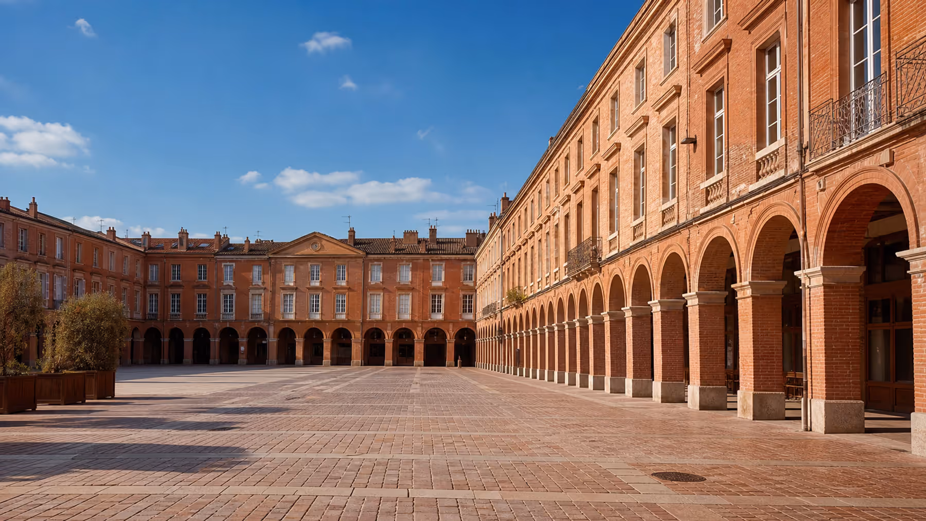 Arcades de la place Nationale à Montauban